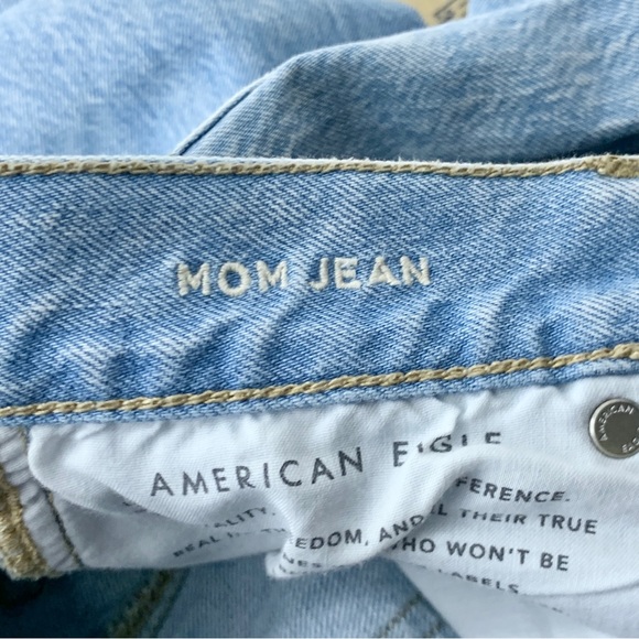 American Eagle Women 2 Jeans Mom Straight Light Wash High Rise Distressed Cotton - Picture 8 of 9